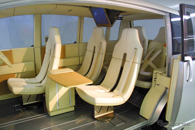 【東京ショー2001出品車】欧州でまとめた空間系のコンパクトミニバン、日産『KINO』