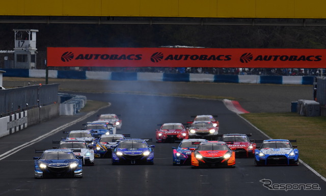 2019年もSUPER GTは岡山で開幕する(写真は今季開幕戦、GT500クラスのスタート)。