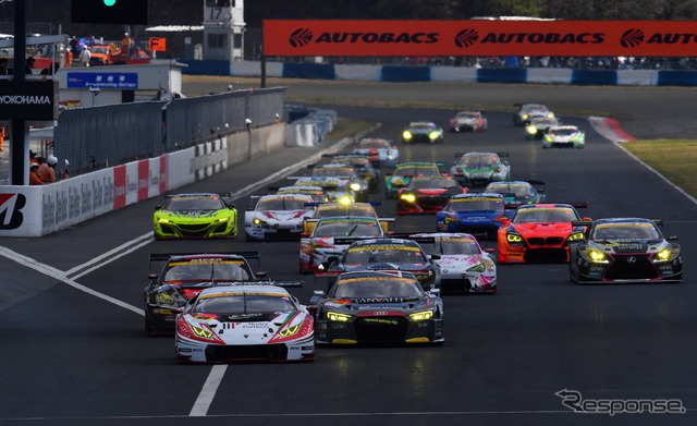 今季開幕戦岡山、GT300クラスのスタート。