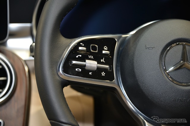 メルセデスベンツ 改良新型 Cクラス セダン(ステアリングホイール タッチコントロールボタン)