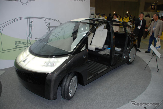 トヨタ、「1/X」出展で注目浴びる…SAMPE JAPAN07