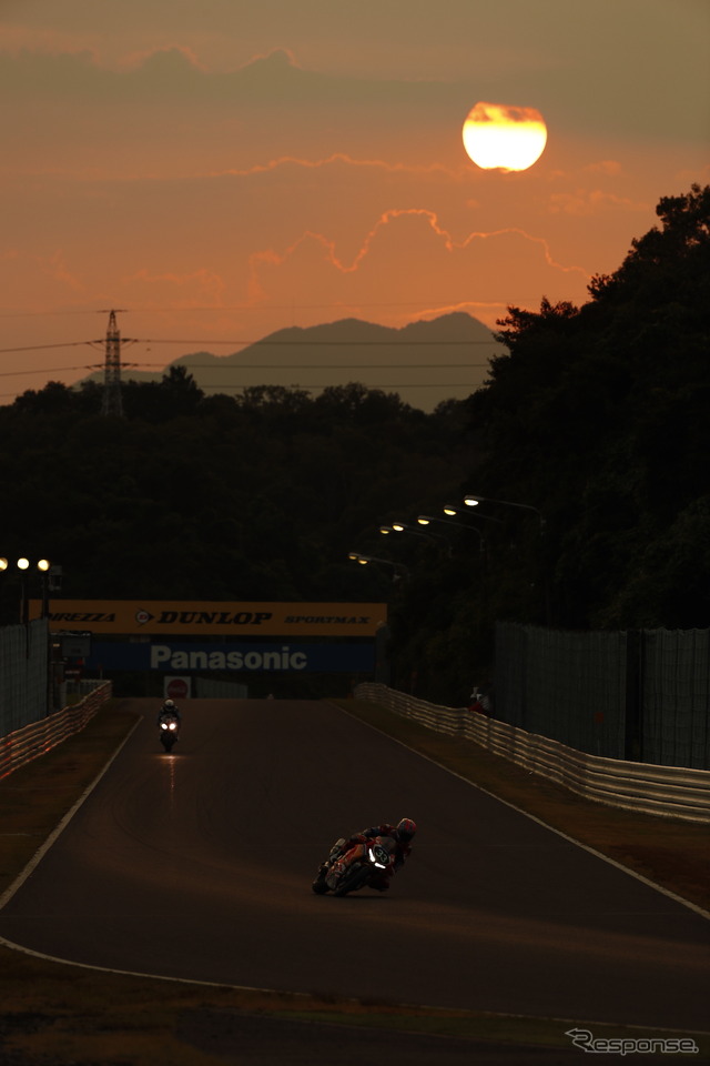 鈴鹿8耐、7月27日夜間走行