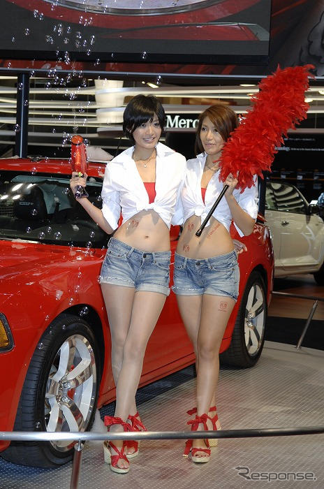 【東京モーターショー07】コンパニオン写真蔵…ダッジ その4、フワフワ