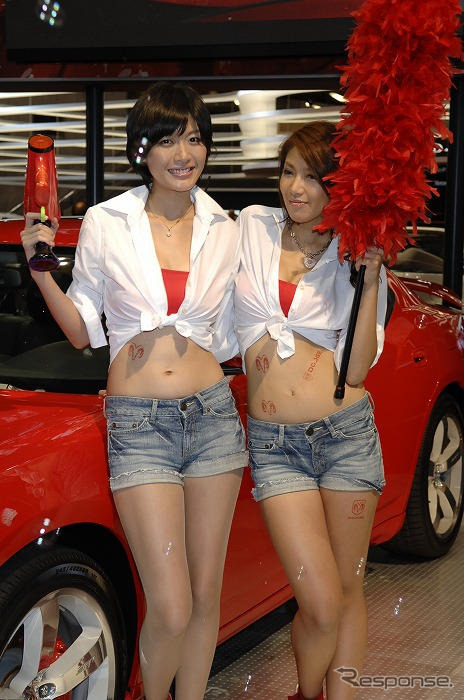 【東京モーターショー07】コンパニオン写真蔵…ダッジ その4、フワフワ