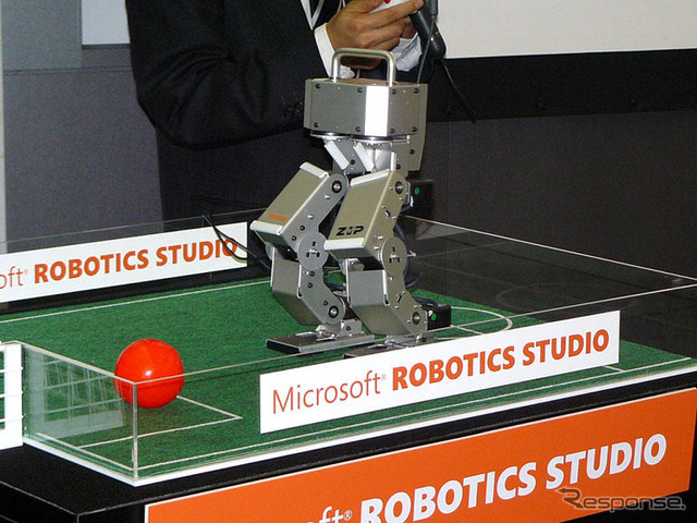 マイクロソフト、ZMP、双葉電子---3社協業で新型ロボットを発表