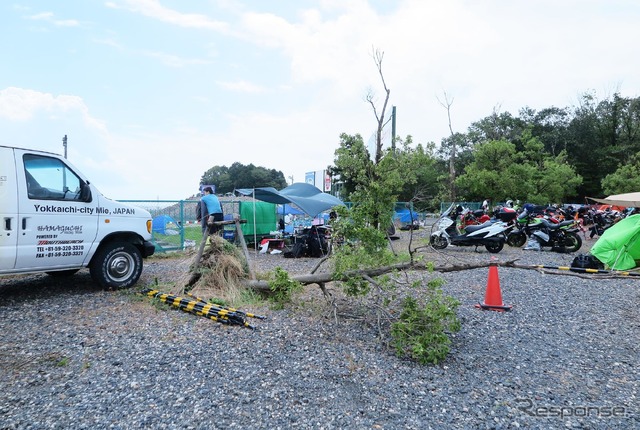 逆バンクde 8耐CAMPの開催場所では台風12号の影響による倒木も