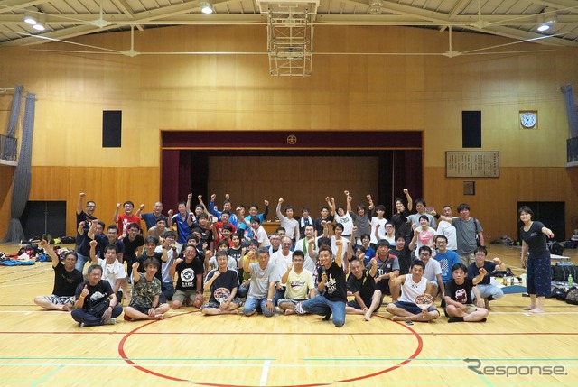 逆バンクde 8耐CAMPの避難所となった平田野中学校体育館に避難した参加者
