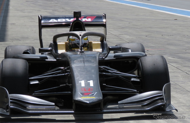 HALO装着状態のSF19(#11 ホンダエンジン搭載車)。