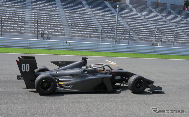 HALO装着状態のSF19(#00 トヨタエンジン搭載車)。