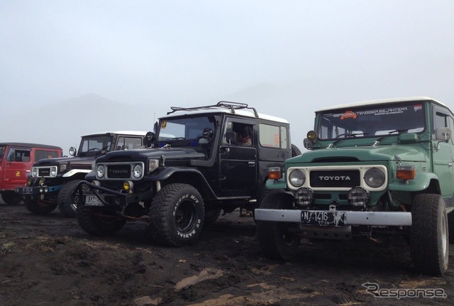 トヨタランドクルーザーFJ40、インドネシア・ブロモ山にて