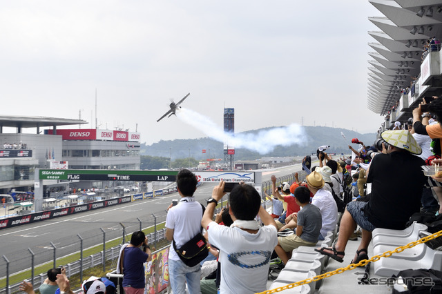 室屋選手によるアクロバティックフラウと