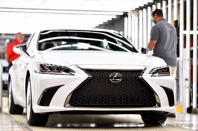 レクサス ES 新型の量産第一号車がトヨタ自動車の米国ケンタッキー州ジョージタウン工場からラインオフ