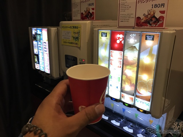 朝までパックにはフリードリンクもついている。