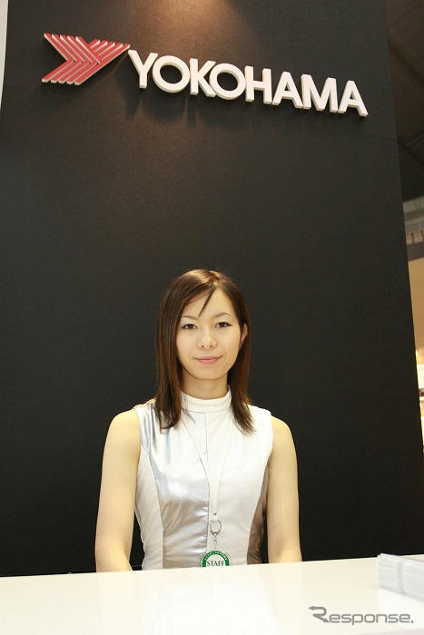 【東京モーターショー07】コンパニオン写真蔵…横浜ゴム その2、弾力的に