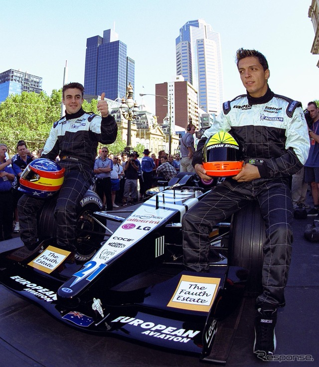 アロンソ(向かって左。2001年、ミナルディ)とマルケス (c) Getty Images