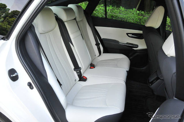 トヨタ クラウン 新型(2.0 RS)