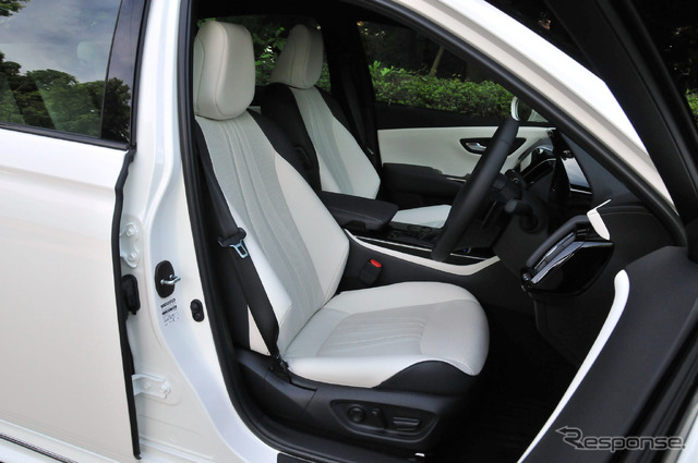 トヨタ クラウン 新型(2.0 RS)