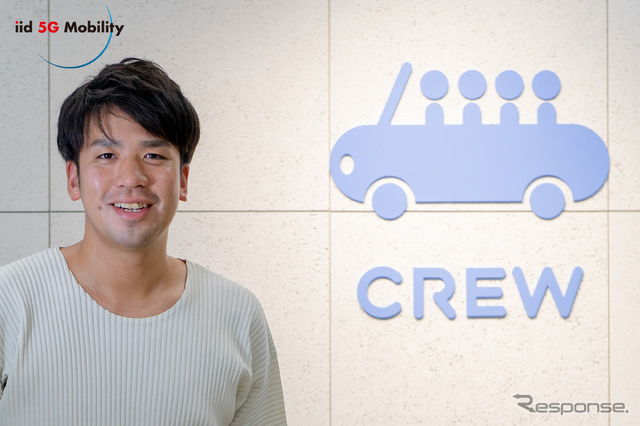 CREWのサービスロゴは、4人で乗車している人の姿を現している