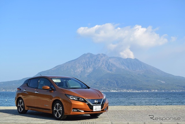 日産リーフで3300kmを走った。写真は鹿児島市の「磯海水浴場」にて。