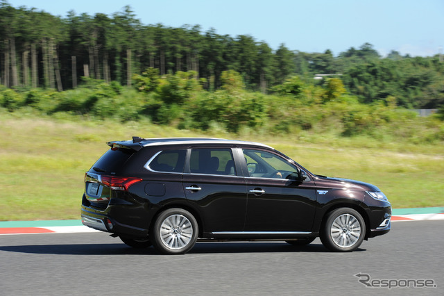 三菱 アウトランダーPHEV(プロトタイプ)