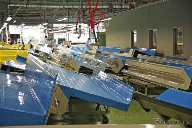 FRPプールの生産をおこなうヤマハ発動機 新居事業所