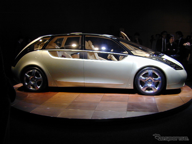 【東京ショー2001出品車】癒しのミニバン、三菱『スペースライナー』