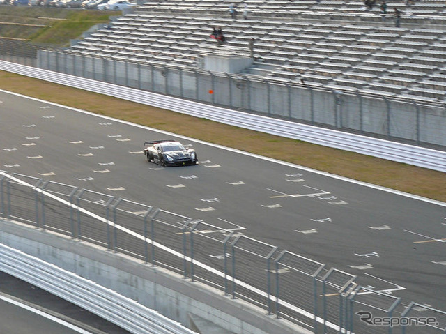 日産 GT-R、SUPER GT仕様がファンの眼前を疾走…NISMOフェスティバル