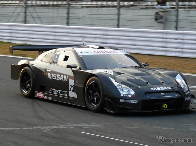日産 GT-R、SUPER GT仕様がファンの眼前を疾走…NISMOフェスティバル