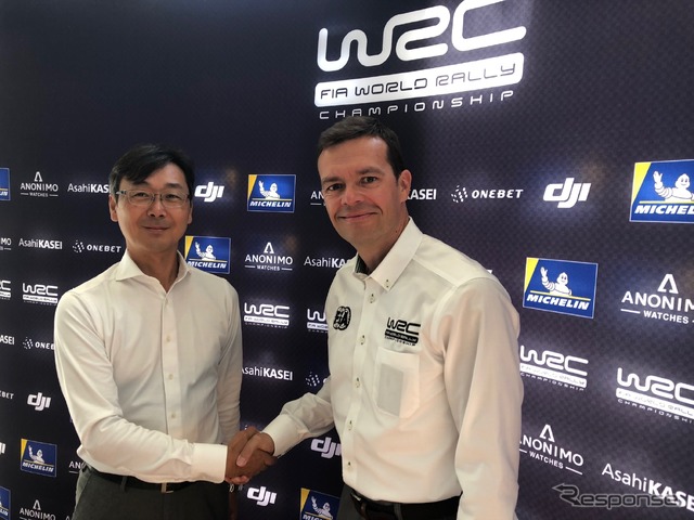 高橋氏とWRCプロモーター代表のO.シースラ氏(シースラ氏はビデオメッセージでの報告会参加)。