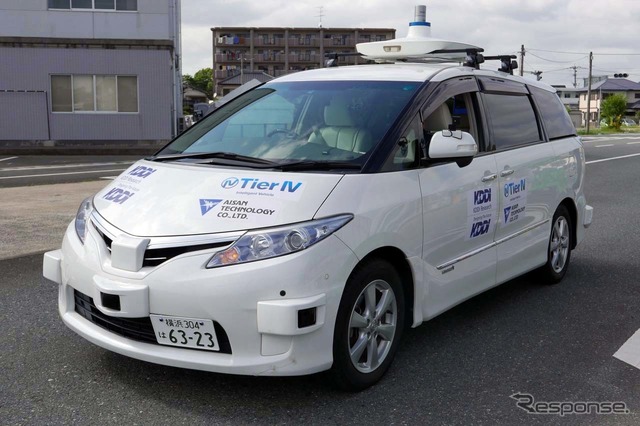 KDDIとアイサンテクノロジーが共同開発した自動運転用車両は