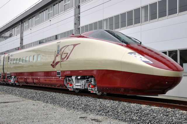 2014年に登場したフリーゲージトレインの最新試験車両FGT9001~9004。フリーゲージトレインは、九州新幹線西九州ルートに続き、北陸新幹線への導入も事実上断念されたものの、軌間が異なる在来線を想定して、技術開発が継続されることになった。