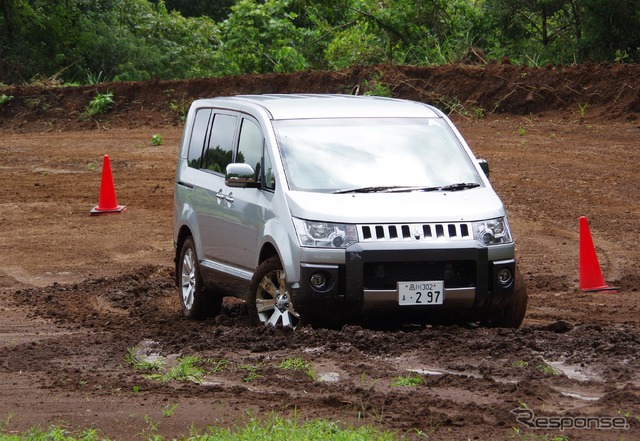三菱自動車が開催した『デリカD:5』オーナー向けイベント『PLAY THE NATURE!TOUR「クルマの学校 ラフロード篇」』