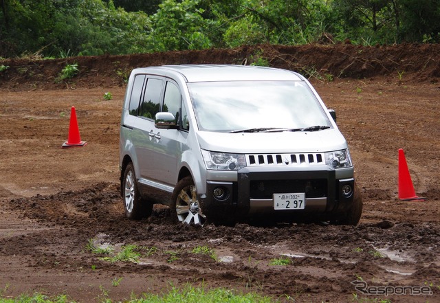 三菱自動車が開催した『デリカD：5』オーナー向けイベント『PLAY THE NATURE！TOUR「クルマの学校 ラフロード篇」』