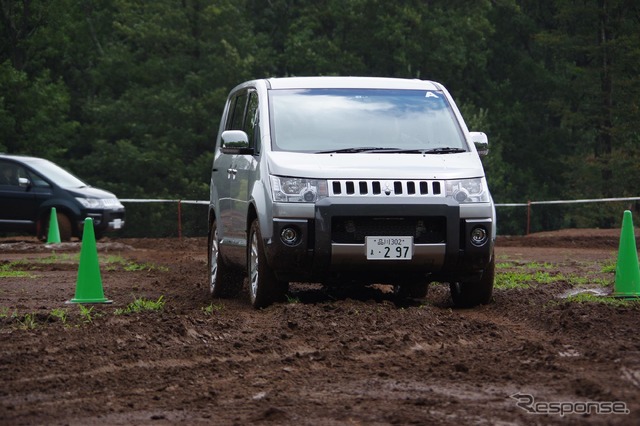 三菱自動車が開催した『デリカD：5』オーナー向けイベント『PLAY THE NATURE！TOUR「クルマの学校 ラフロード篇」』