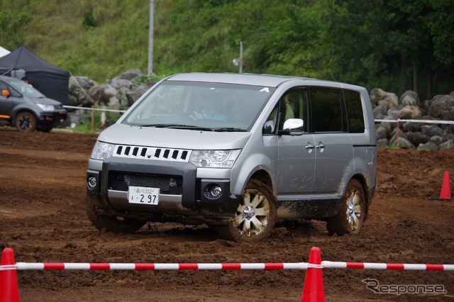 三菱自動車が開催した『デリカD：5』オーナー向けイベント『PLAY THE NATURE！TOUR「クルマの学校 ラフロード篇」』