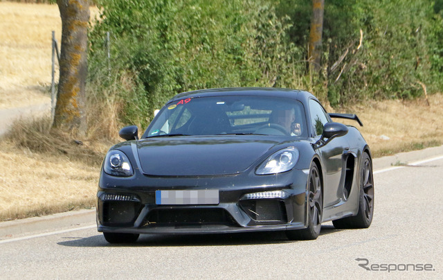 ポルシェ　718ケイマン GT4 市販型　スウープ写真