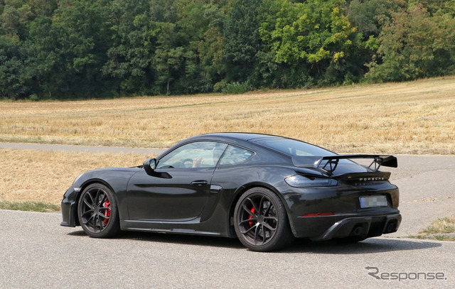 ポルシェ 718ケイマン GT4 市販型 スウープ写真