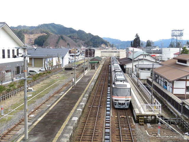現在は飛騨古川までの運行となっている特急『(ワイドビュー)ひだ』。11月下旬には富山までの運行が再開される予定。
