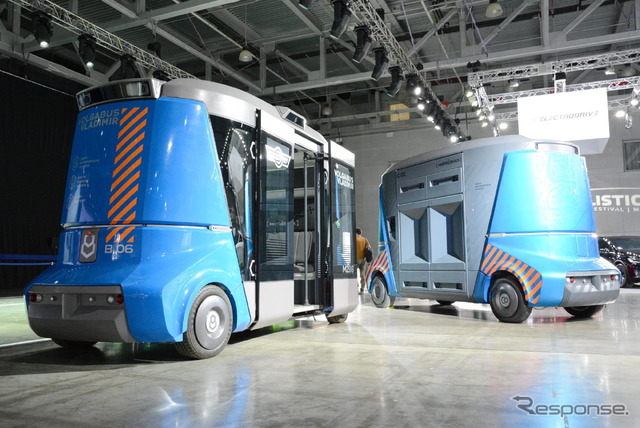 ヴォルガバスM2B8(左)と同M2C6