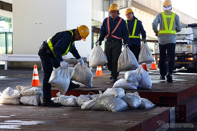 首都高速道路 緊急対応訓練(首都高速湾岸線 杉田出入口付近、9月5日)