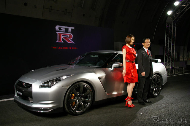 【写真蔵】米倉涼子、日産 GT-R でトンネルに現る！