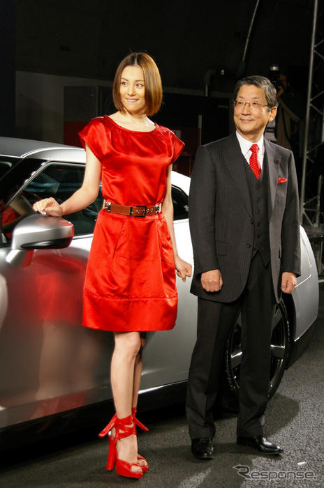 【写真蔵】米倉涼子、日産 GT-R でトンネルに現る!
