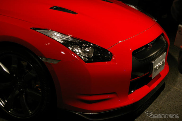 【写真蔵】米倉涼子、日産 GT-R でトンネルに現る!