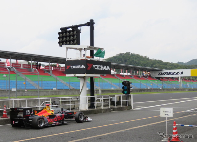 岡山国際サーキットの空は、予選~決勝と雨が懸念されている。