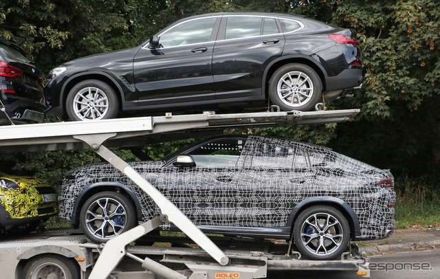 BMW X6 新型(下)とX4(上)。サイズの違いがよくわかる