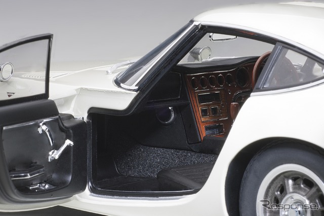 オートアート「トヨタ2000GT」