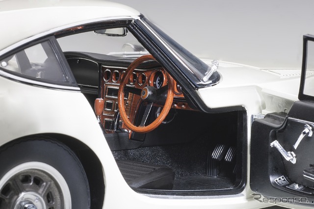 オートアート「トヨタ2000GT」