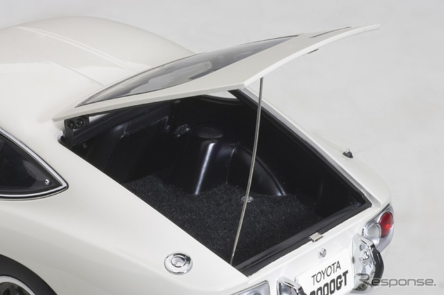 オートアート「トヨタ2000GT」