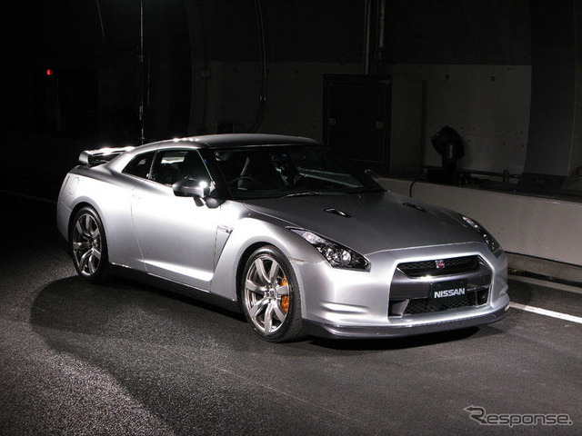 【写真蔵】日産 GT-R × 首都高 山手トンネル
