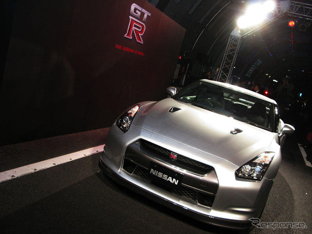 【写真蔵】日産 GT-R × 首都高 山手トンネル
